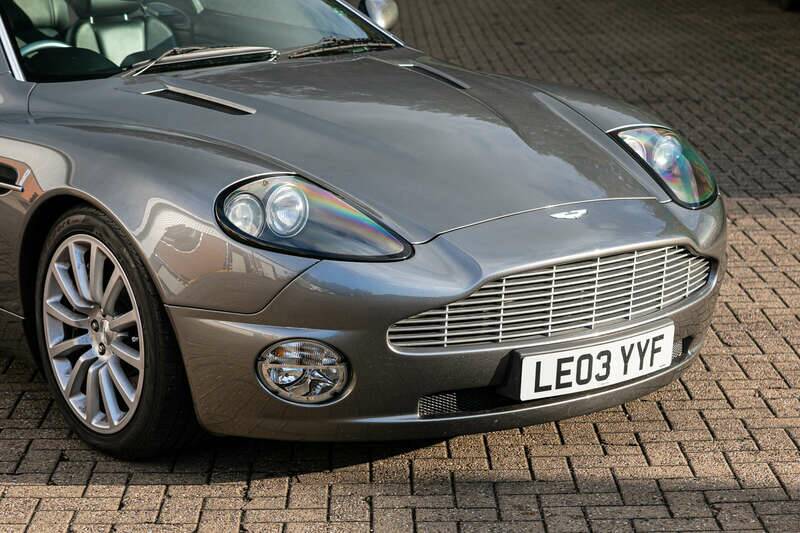 Image 8/39 of Aston Martin V12 Vanquish (2003)