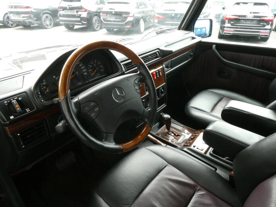 Image 8/29 de Mercedes-Benz G 500 (LWB) (1999)