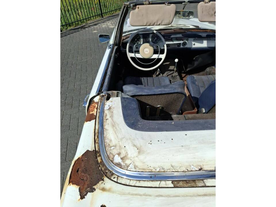 Image 19/50 de Mercedes-Benz 250 SL (1967)