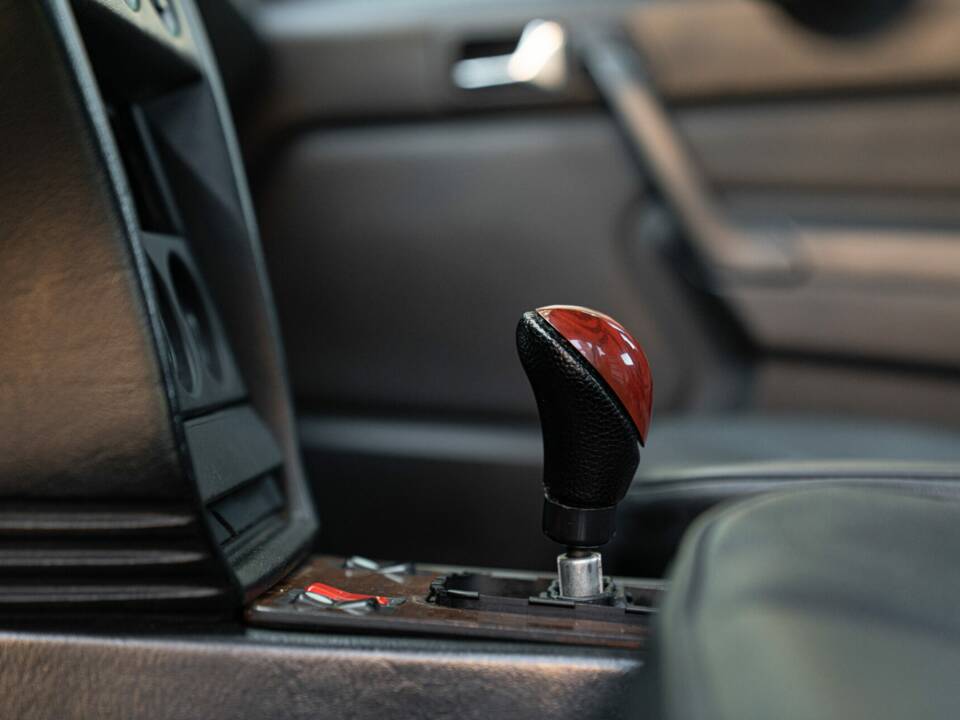 Image 36/50 of Mercedes-Benz 190 E 2.3-16 (1985)