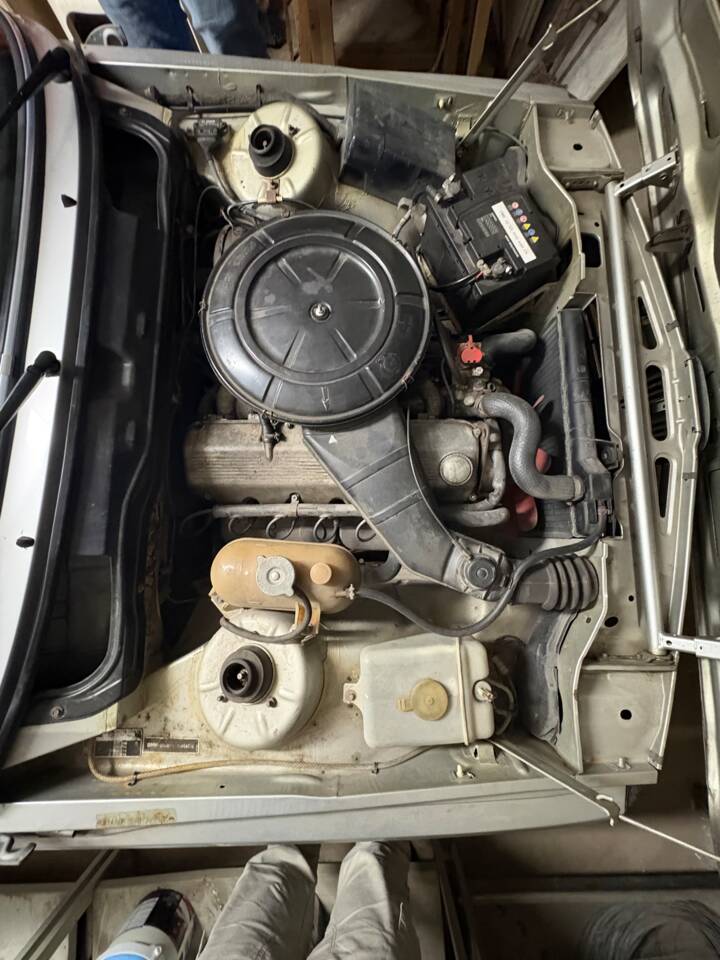 Image 15/22 of BMW 320/6 (1981)