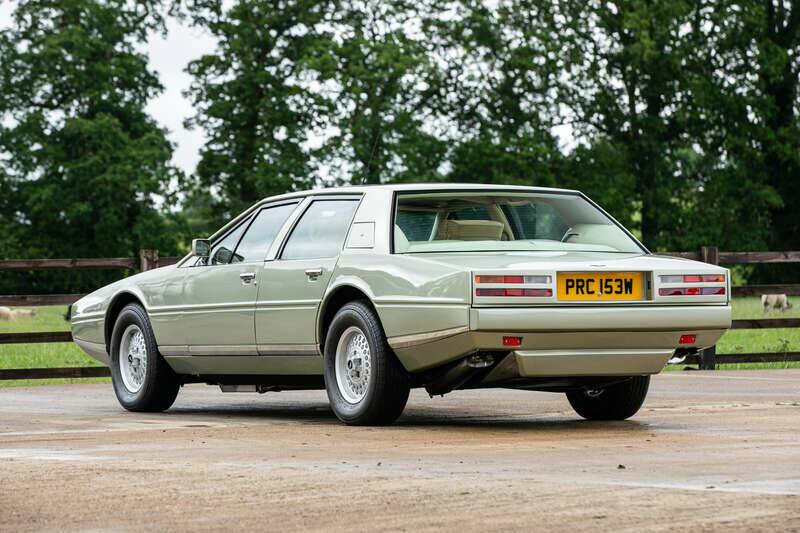 Image 4/39 of Aston Martin Lagonda (1982)
