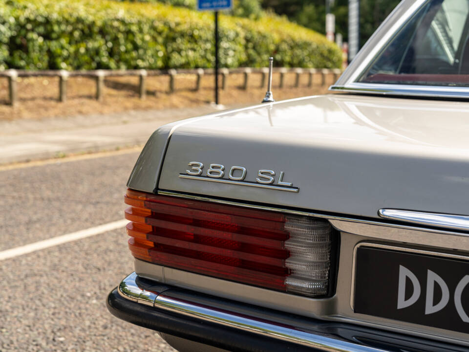 Image 13/23 of Mercedes-Benz 380 SL (1985)
