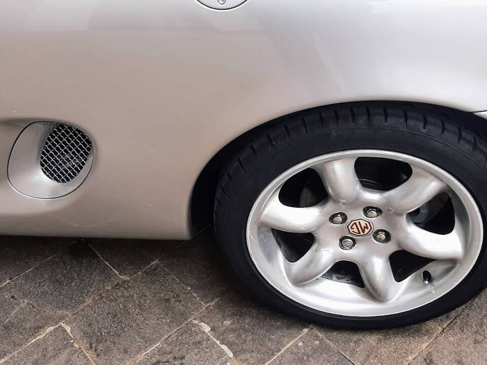 Immagine 17/50 di MG F 1.8i VVC 75 LE "75th Anniversary" (1999)