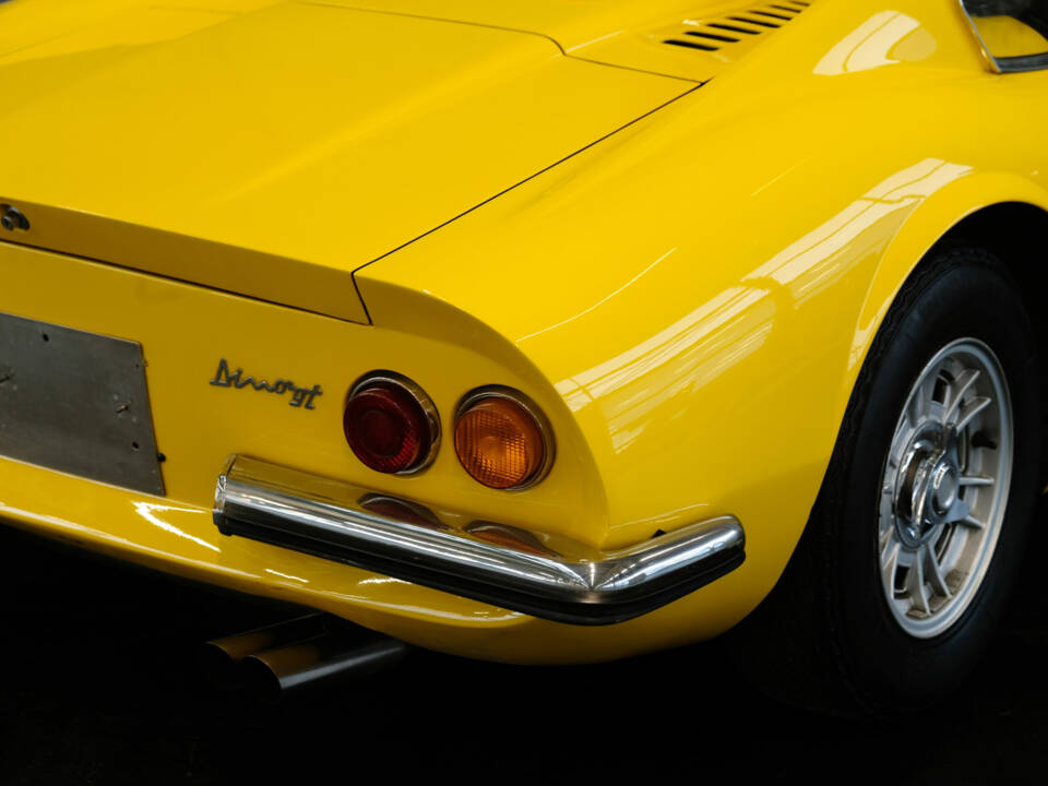 Image 7/24 de Ferrari Dino 246 GT (1970)