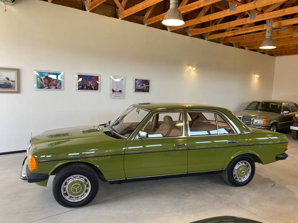 Immagine 5/91 di Mercedes-Benz 240 D (1981)