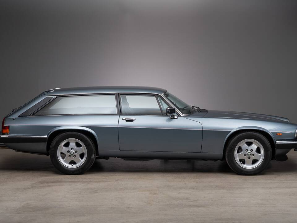 Image 4/26 of Jaguar XJ-S V12 Lynx Eventer (1985)