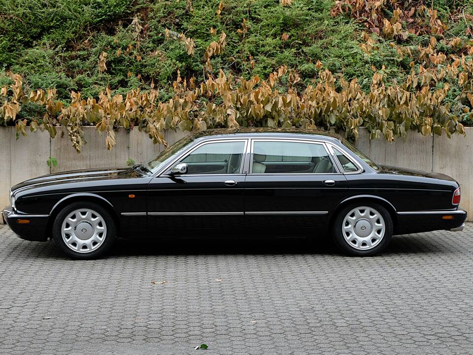Image 10/60 de Daimler Super V8 (2000)