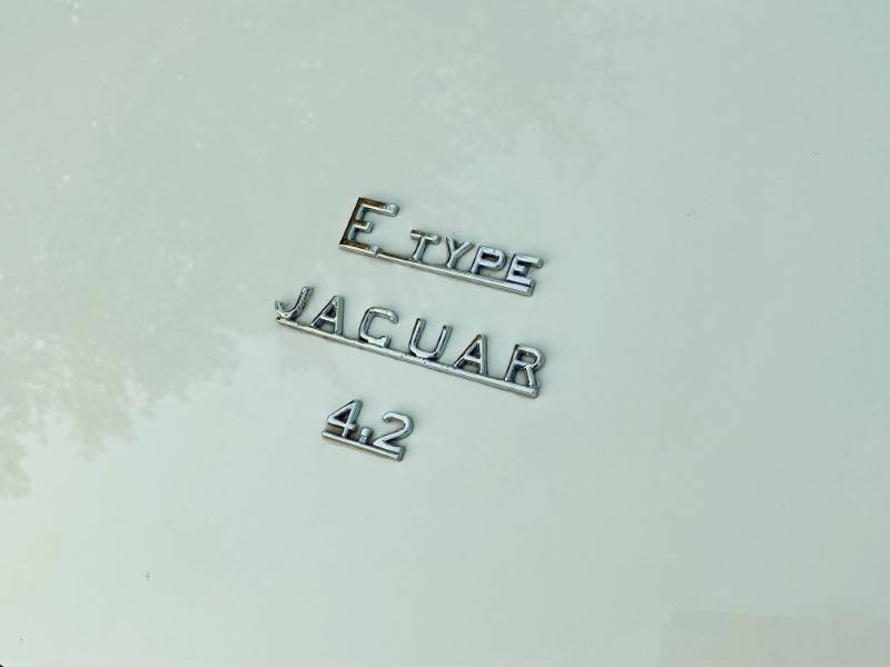 Image 11/35 of Jaguar E-Type (1970)