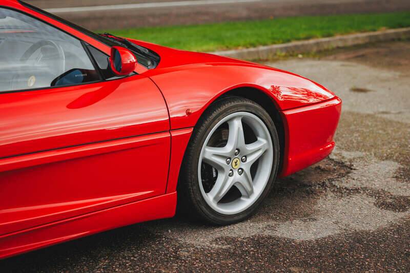 Image 20/50 de Ferrari F 355 Berlinetta (1998)