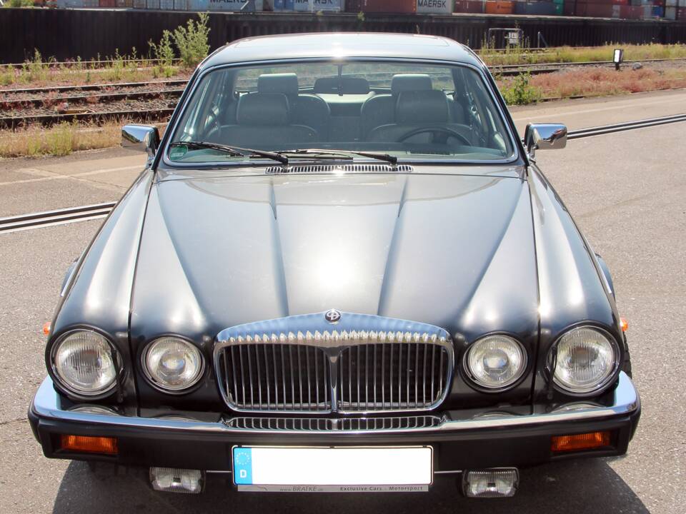 Imagen 10/12 de Daimler Double Six (1992)