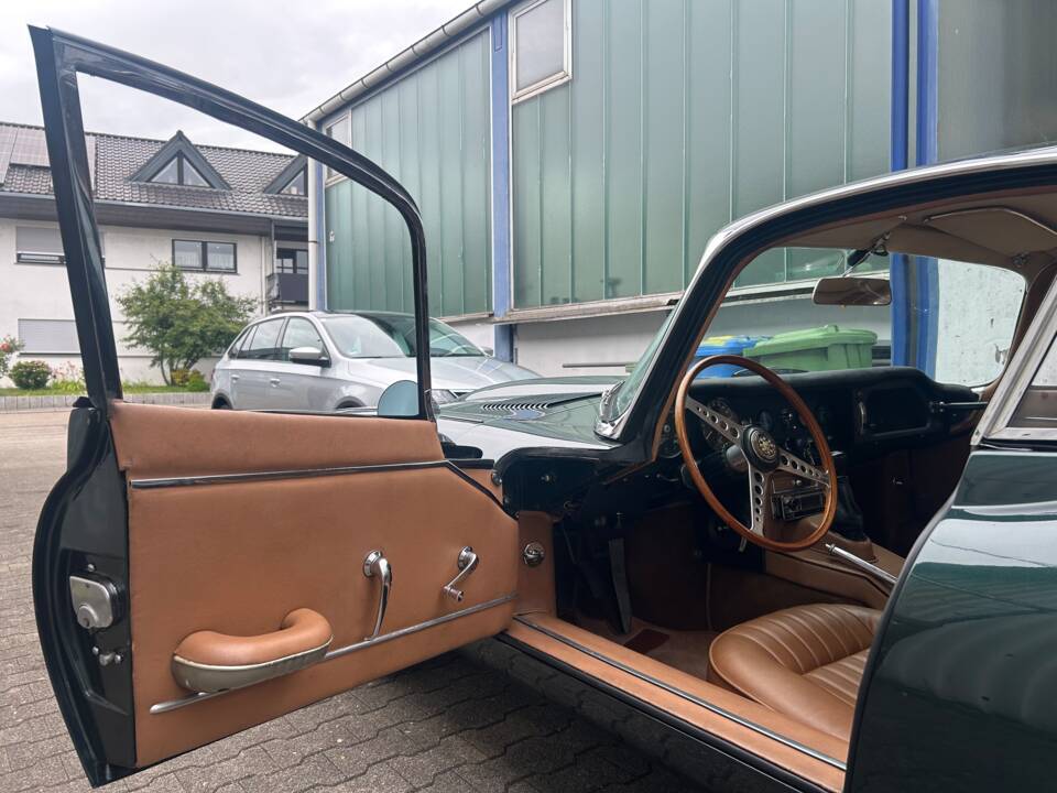 Image 9/39 de Jaguar Type E 4.2 (1966)