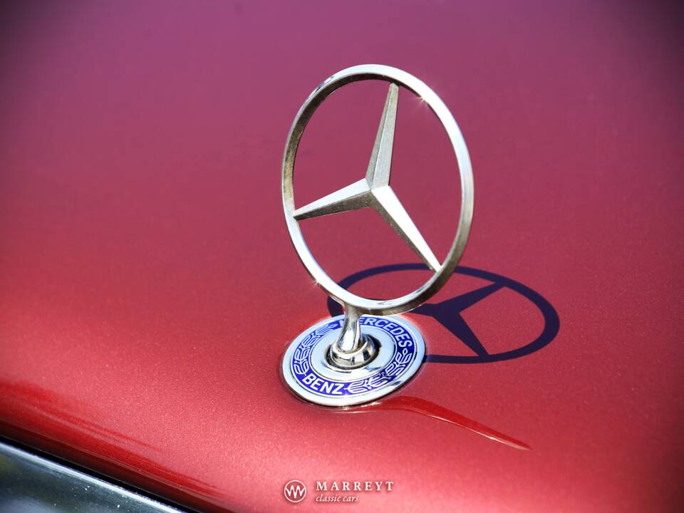 Bild 40/79 von Mercedes-Benz E 220 (1996)