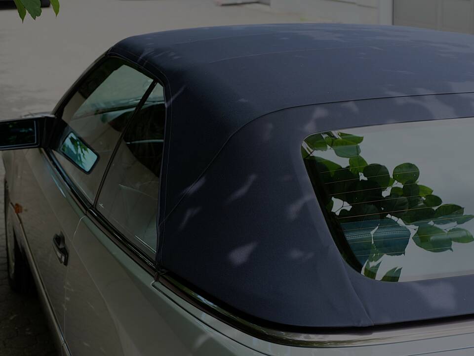 Image 65/69 of Mercedes-Benz E 320 (1994)