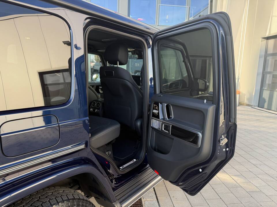 Image 14/30 of Mercedes-Benz G 500 (LWB) (2023)