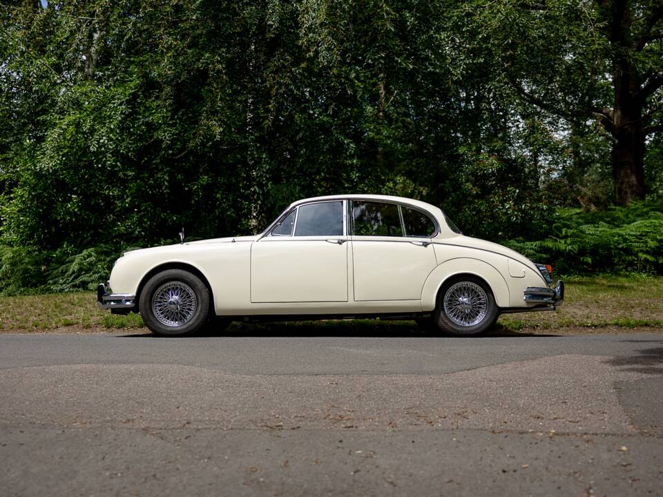Image 20/50 de Jaguar Mk II 2.4 (1967)