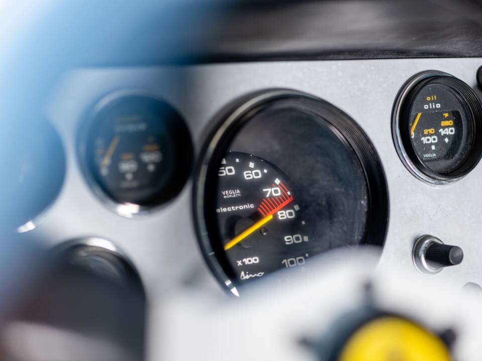 Image 25/50 of Ferrari Dino 308 GT4 (1977)