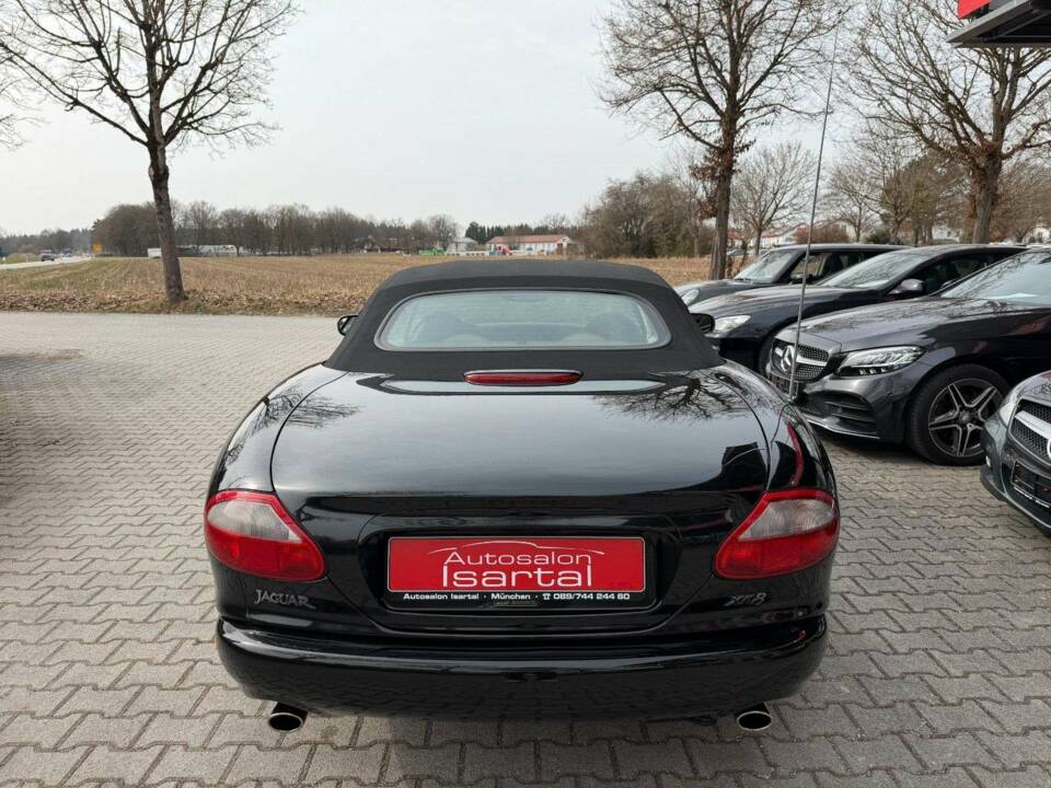 Image 19/34 of Jaguar XK8 4.0 (1997)