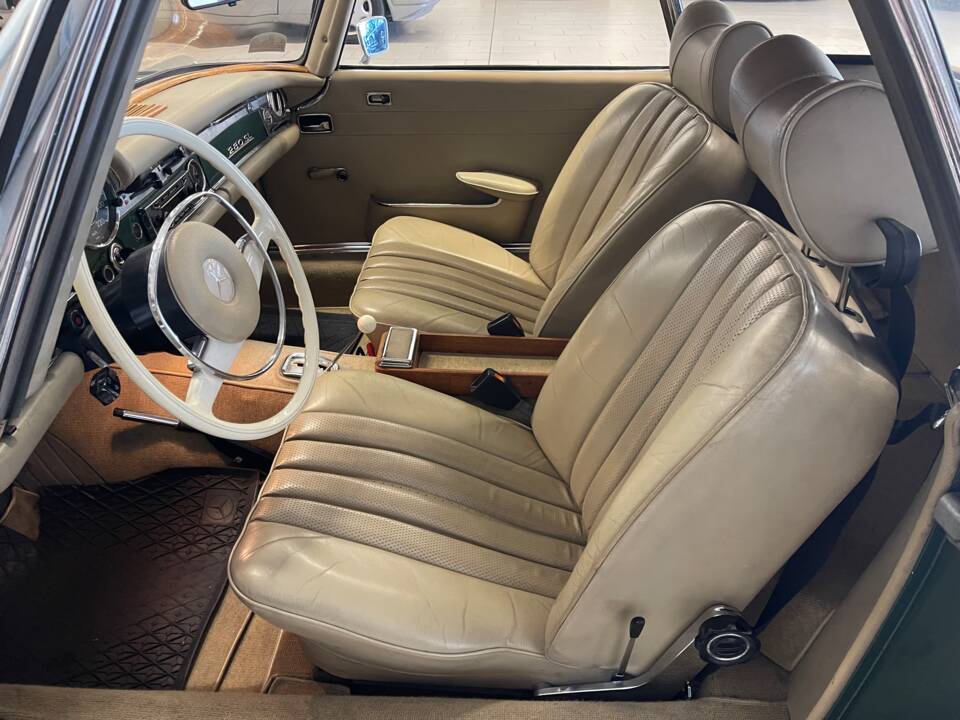 Image 18/22 of Mercedes-Benz 280 SL (1970)
