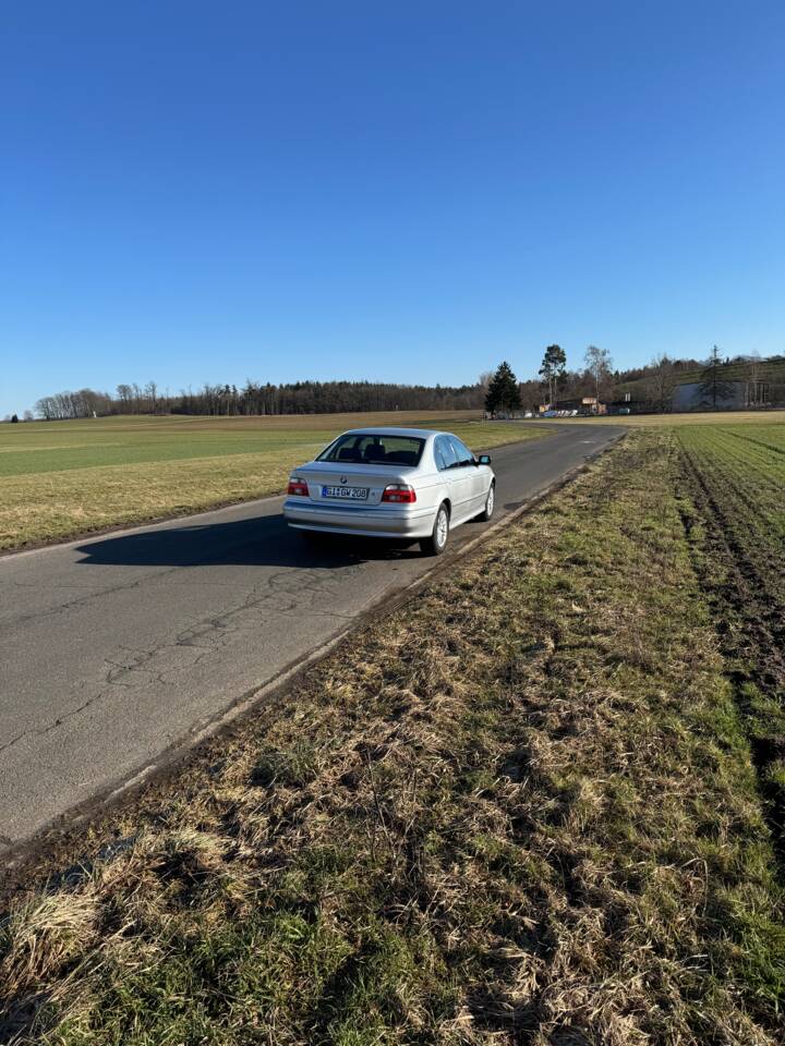 Bild 43/75 von BMW 540i (2001)