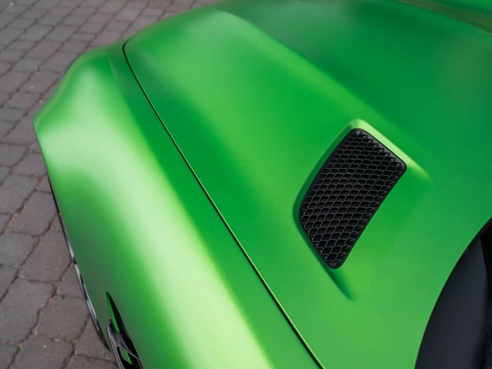 Image 28/67 of Mercedes-AMG GT-R (2018)