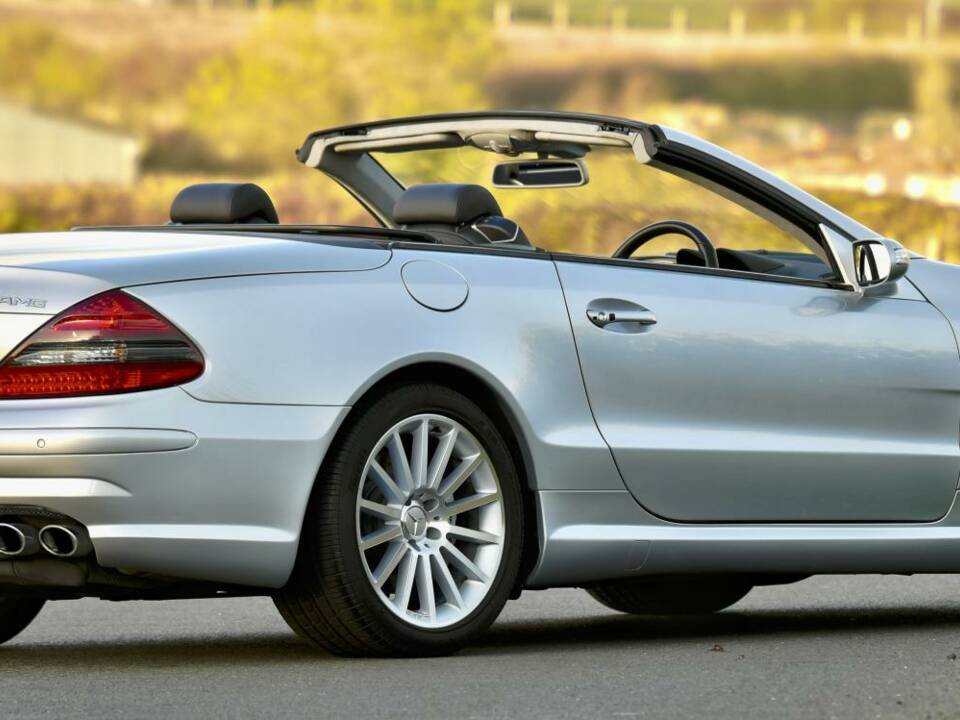 Immagine 16/50 di Mercedes-Benz SL 55 AMG (2006)