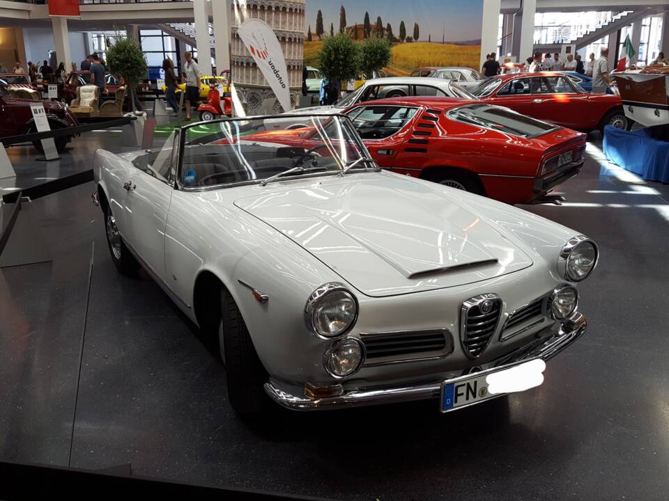 Image 1/8 of Alfa Romeo 2600 Spider (1963)