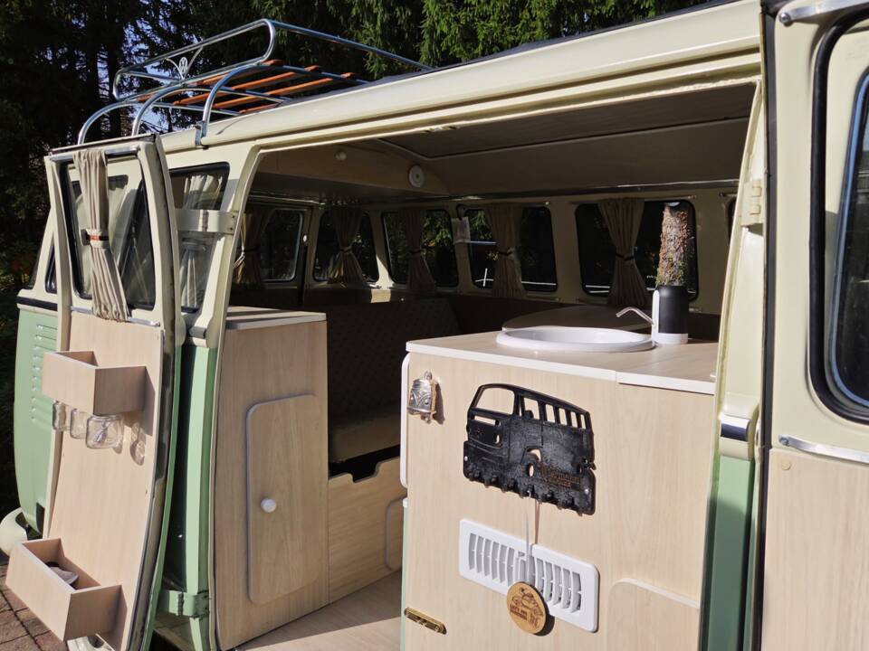 Image 9/30 of Volkswagen T2 Brasil Camper (1982)