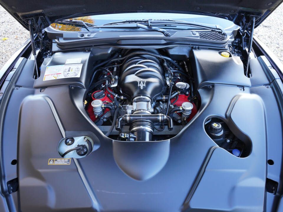 Bild 26/50 von Maserati GranTurismo S (2010)