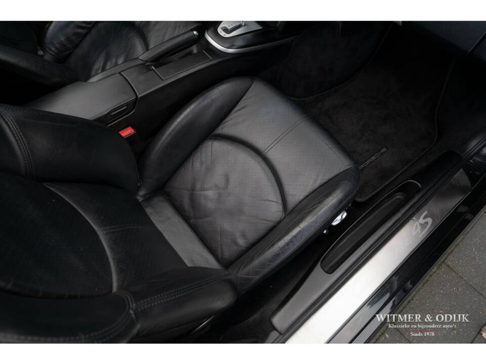 Bild 25/29 von Porsche 911 Carrera 4S (2006)