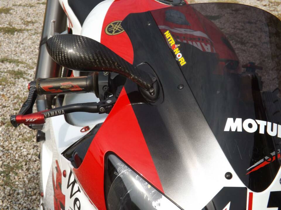 Image 46/50 of Yamaha YZF 1000 R1 (1998)
