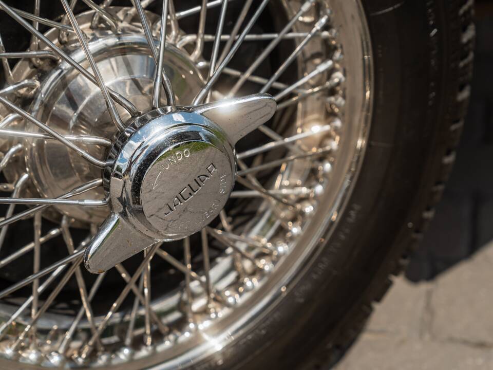 Image 25/58 of Jaguar XK 140 SE DHC (1955)