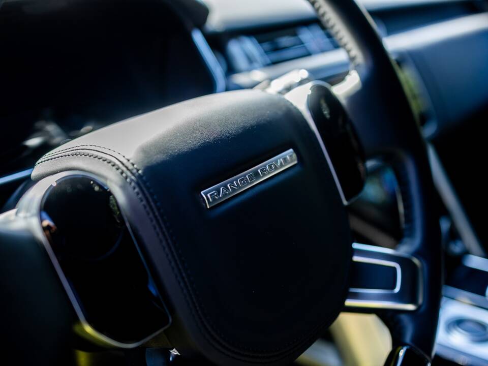Image 20/49 of Land Rover Range Rover V8 Armoured (2022)