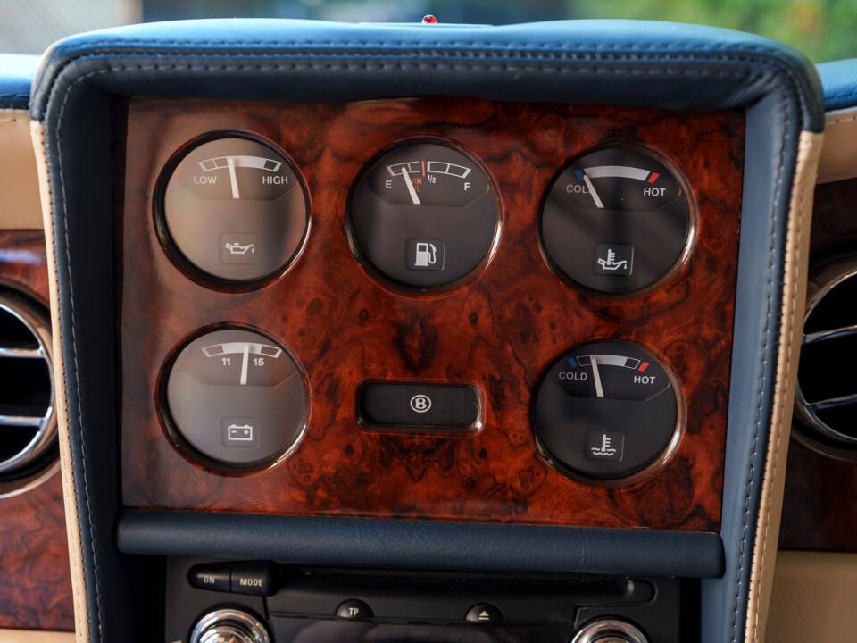 Image 18/26 of Bentley Continental R Mulliner (2001)