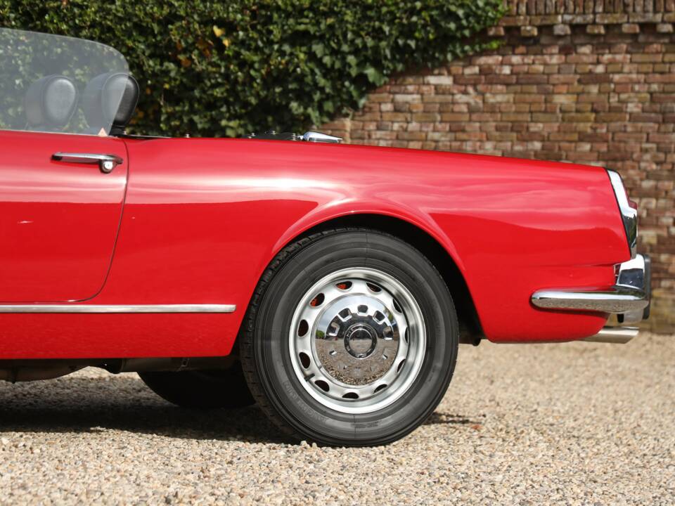 Image 28/50 of Alfa Romeo 2600 Spider (1962)
