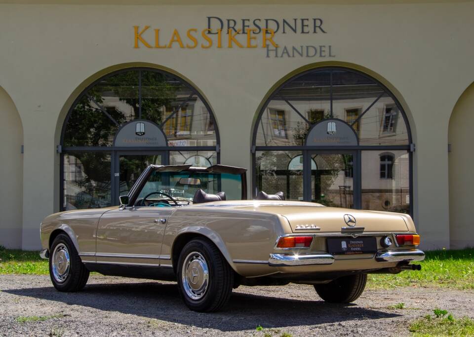Image 5/56 de Mercedes-Benz 280 SL (1970)