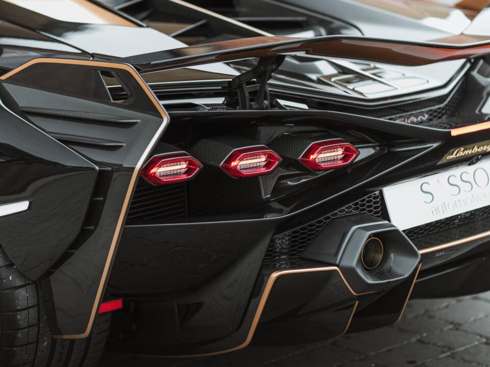 Image 52/68 of Lamborghini Sián FKP 37 (2021)