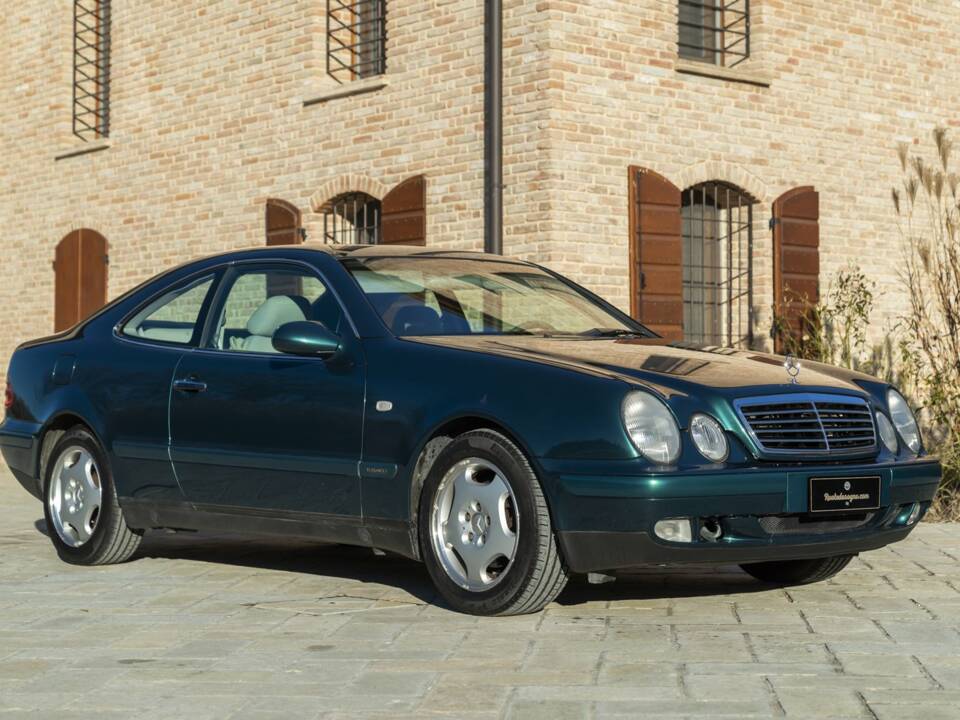 Image 15/50 of Mercedes-Benz CLK 200 (1997)