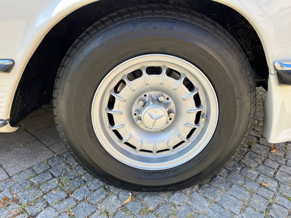 Bild 31/99 von Mercedes-Benz 500 SLC (1981)