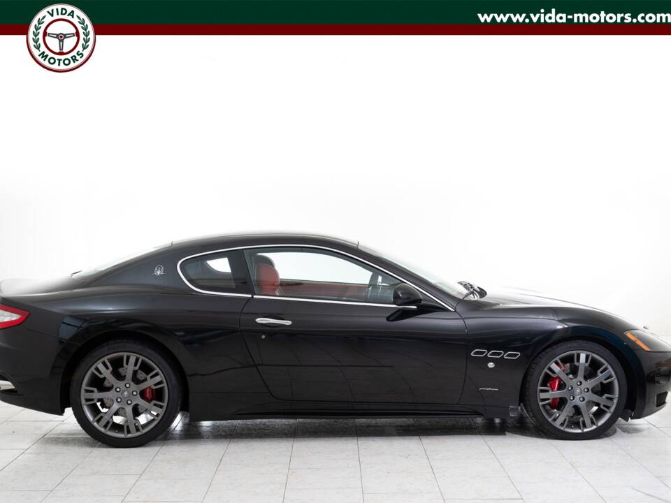 Image 3/15 of Maserati GranTurismo S (2012)