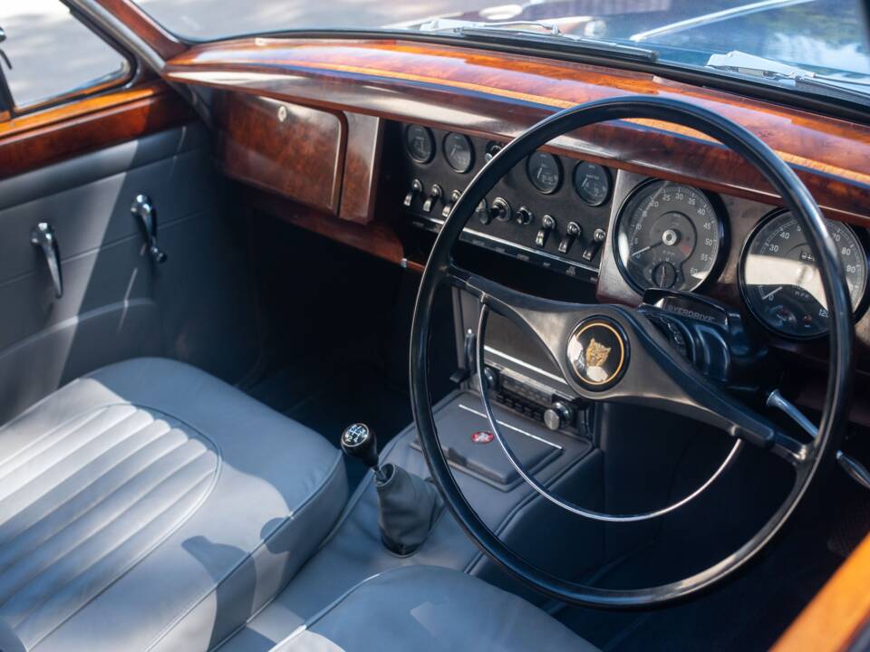 Bild 4/50 von Jaguar Mk II 2.4 (1964)