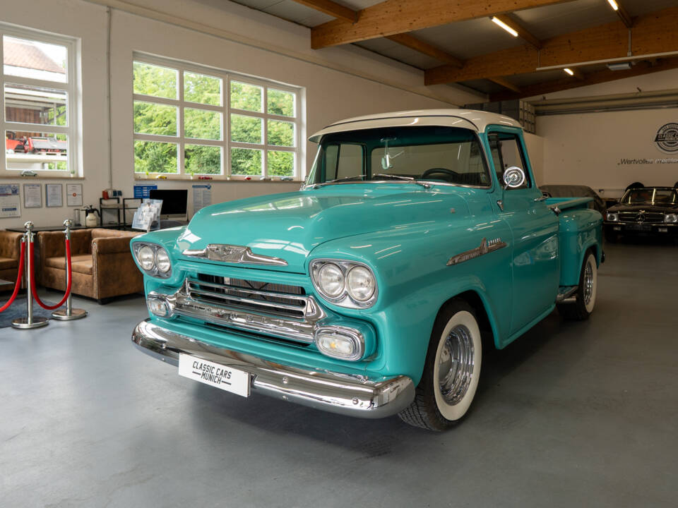 Image 1/38 of Chevrolet Apache Stepside (1958)