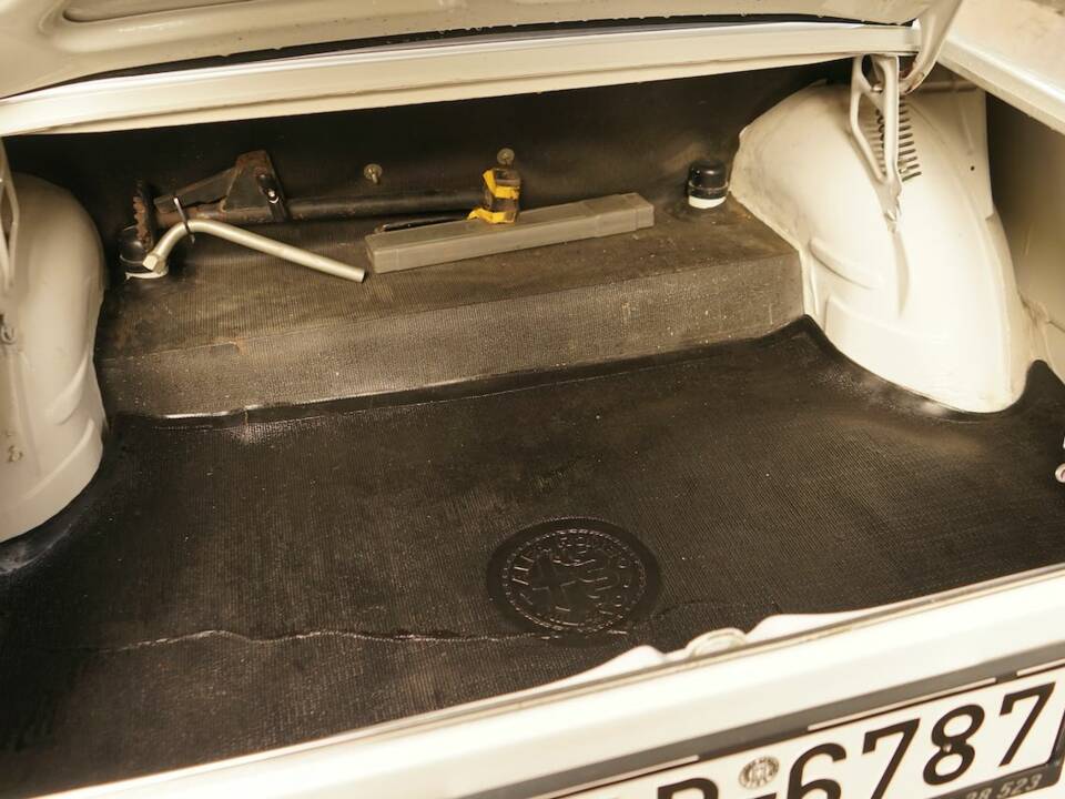 Image 47/100 of Alfa Romeo Giulia Nuova Super 1300 (1977)