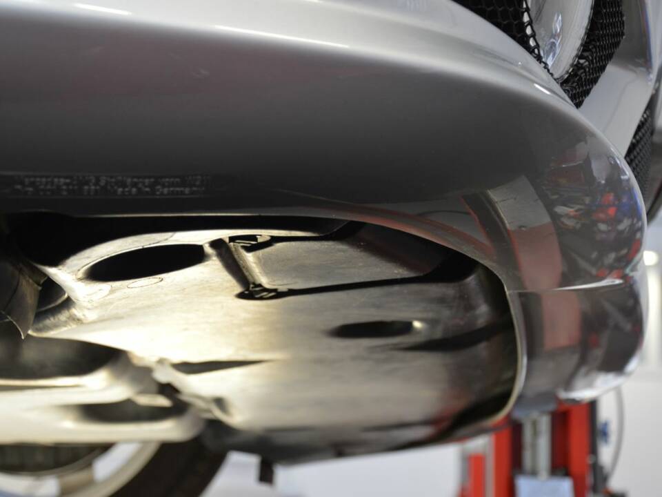 Imagen 87/100 de Mercedes-Benz E 55 AMG (2003)