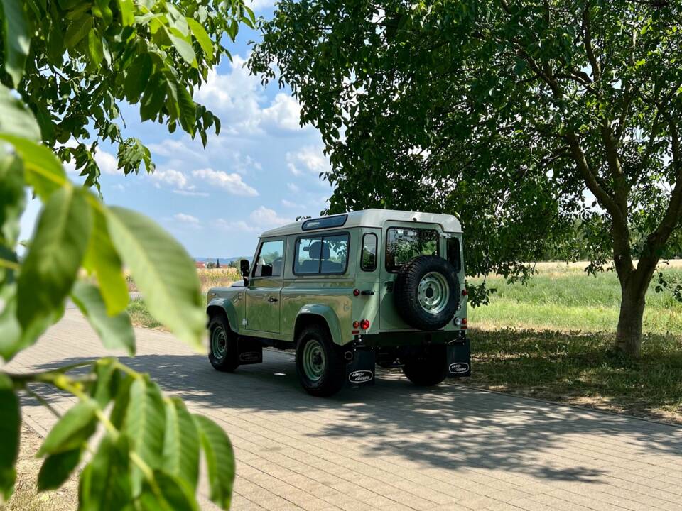 Bild 2/19 von Land Rover Defender 90 Heritage (2015)