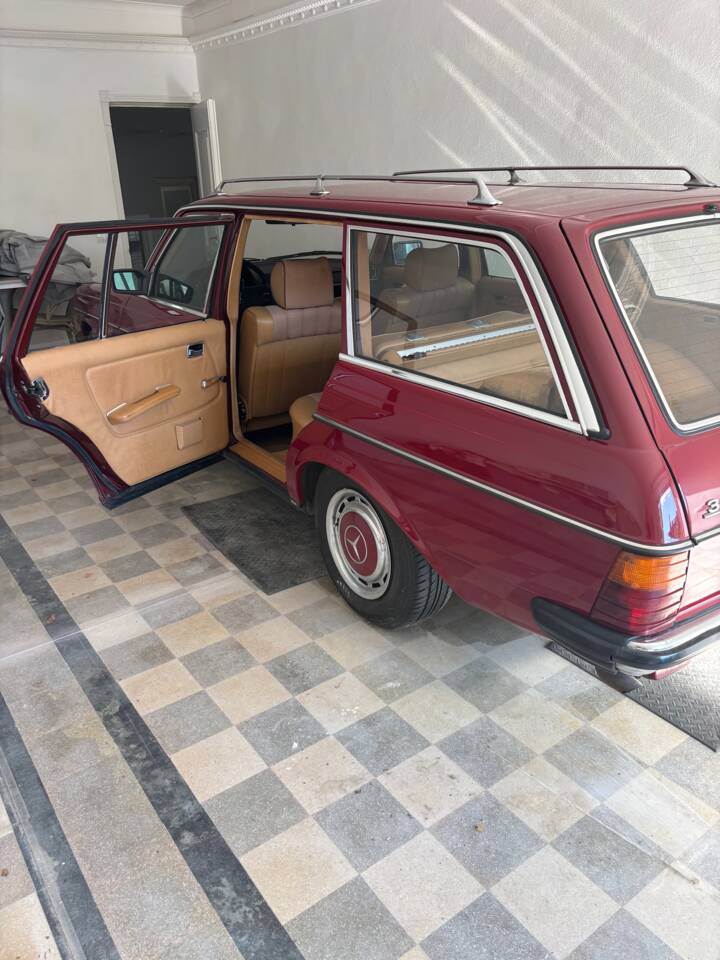 Bild 8/11 von Mercedes-Benz 300 TD (1979)