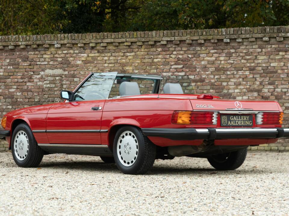 Bild 2/50 von Mercedes-Benz 560 SL (1986)