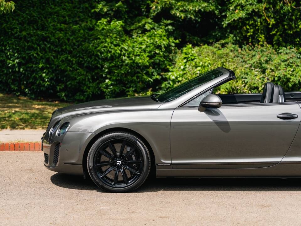 Immagine 30/50 di Bentley Continental GTC (2010)