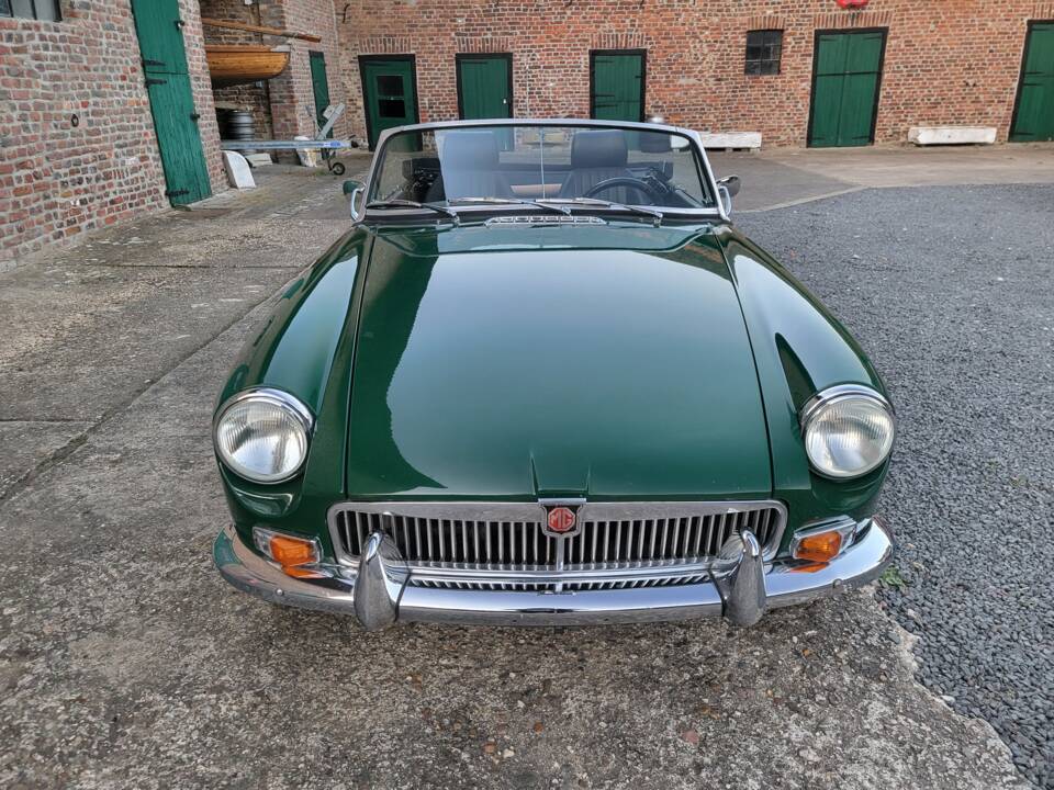 Image 8/58 of MG MGB (1971)