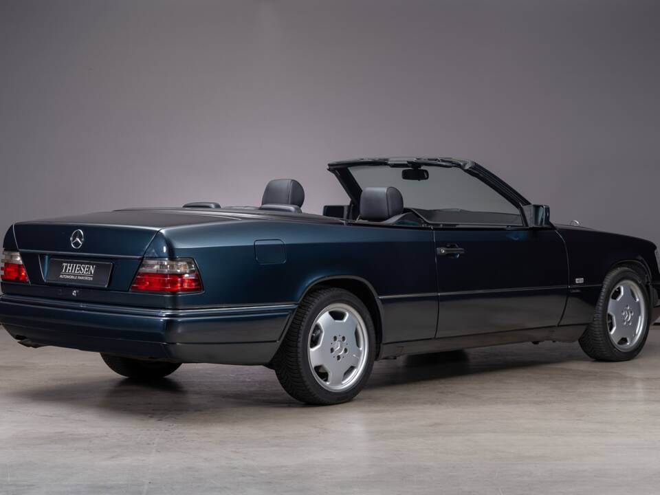 Image 10/28 of Mercedes-Benz E 320 &quot;Final Edition&quot; (1997)